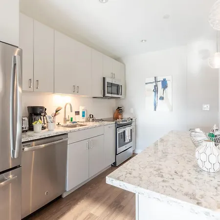 Luxury Apt Downtown Seaport